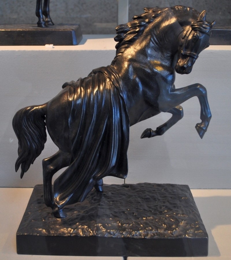 «Конь с попоной», антикварное произведение 1915 г. (П.К. Клодт)